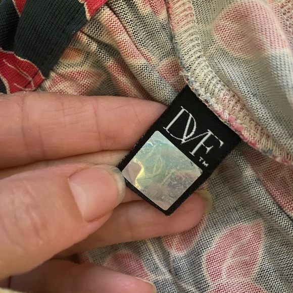 DVF Viscose Floral Wrap Dress size 2 - Picture 3 of 4